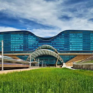 Отель The Westin International Airport